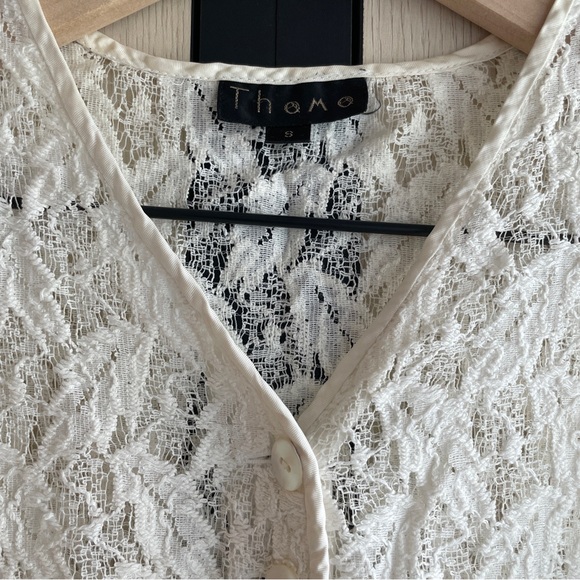 Vintagee Lace Vest Top - Picture 2 of 3